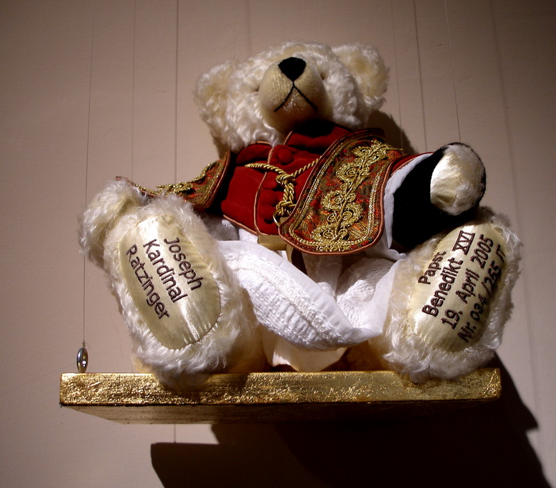 This is the gift that today, 9 june 07, Bush in visit to Rome, it makes the Pope