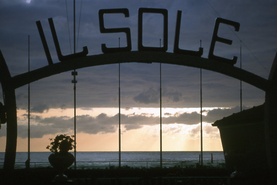 Sing us a Song!   O Sole Mio