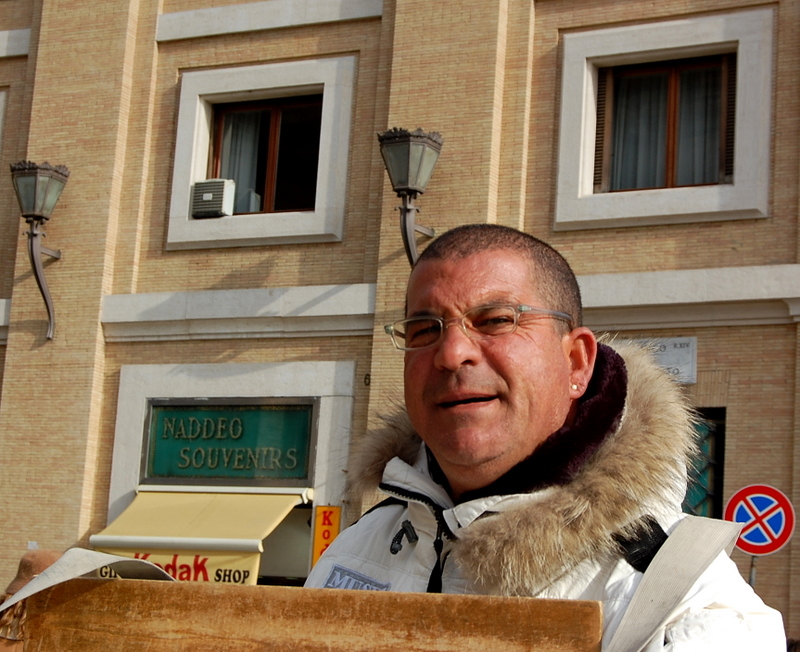 The seller of souvenirs