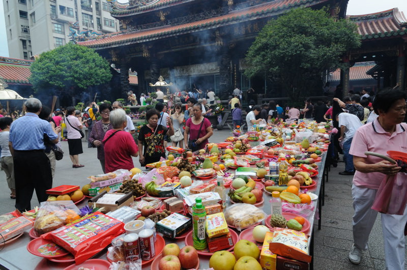 Food offerings to the spirits