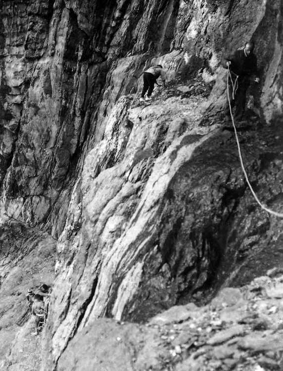 Dans le Mur de la Cascade, cordes  la queu leu leu