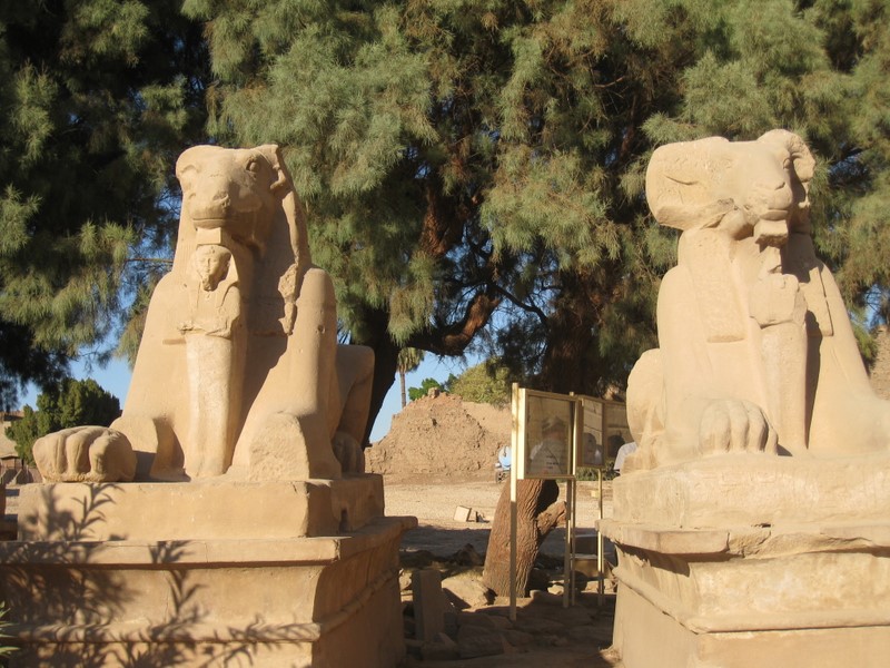 dǧJ (Temples of Karnak)