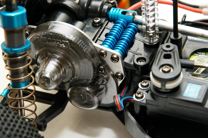 Slipper clutch in translucent gear cover