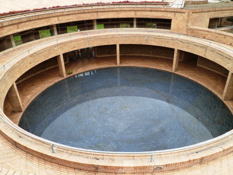 Circular Pool - Edificio Posgrados Rogelio Salmona.jpg