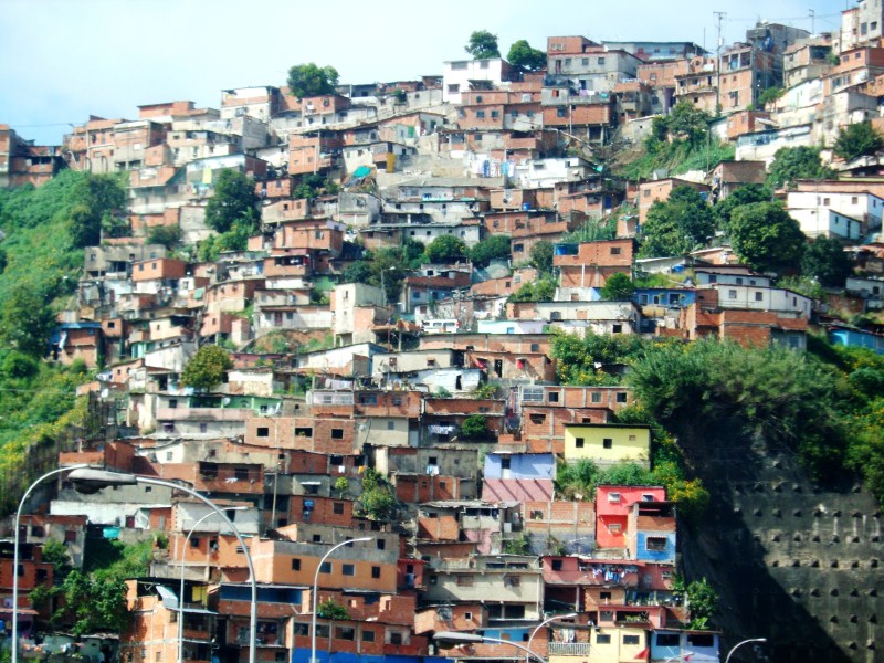 Barrios in Caracas (1).jpg