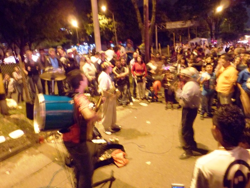 Street Performance at Los Alumbrados - Medellin (1).jpg