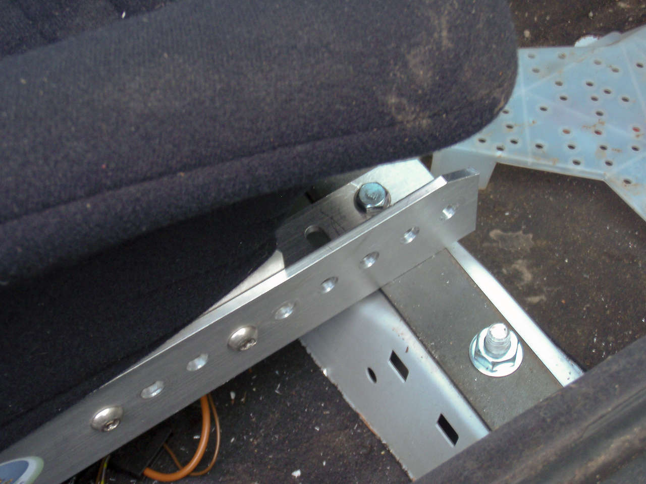 Bucket seat mounting