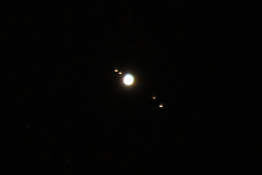 jupiter and 4 moons 1157.jpg