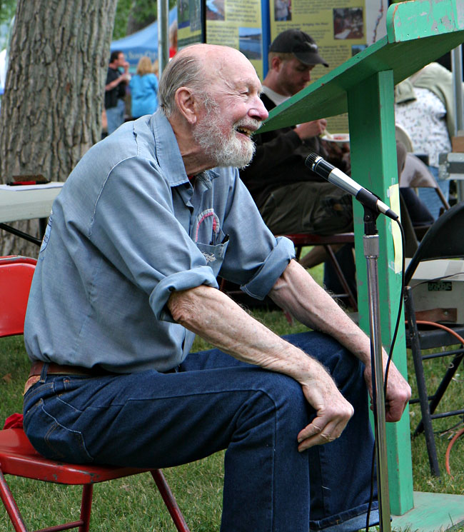 Pete Seeger recalling the old times