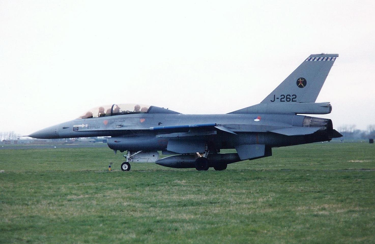 F-16B J-262