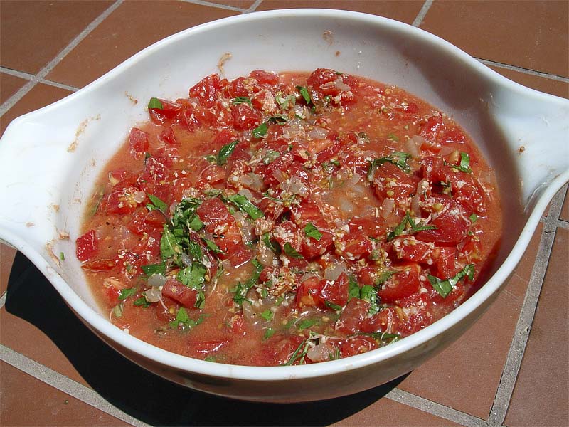 Sun Cooked Fresh Tomato Pasta Sauce