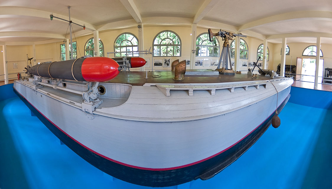 Momenta audere semper - the anti submarine motorboat
