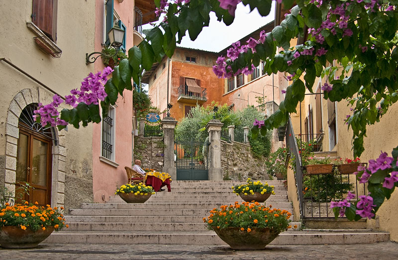 Small side street with stairs in Gardone Sopra