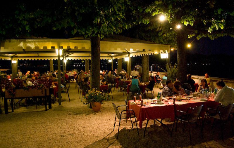 Ristorante at night