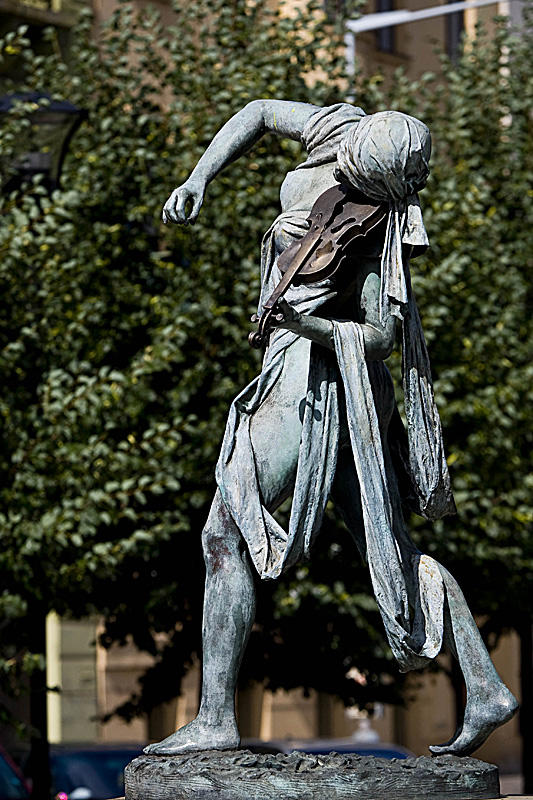 Statues and fountain at Semovazne Namesti