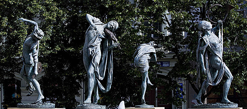 Statues and fountain at Semovazne Namesti