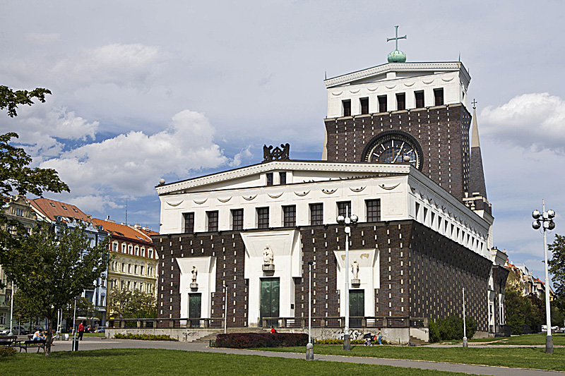 Namesti Jiriho z Podebrad, Sacred Heart Church