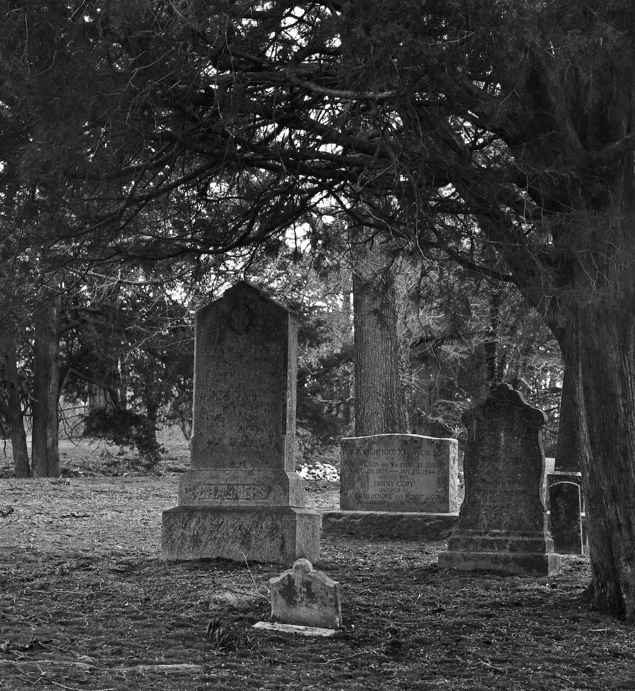 Graves, Church of St. Luke, Smithfield, Virginia, 2010.jpg