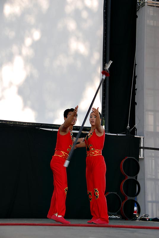 Peking Acrobats - Kung Fu