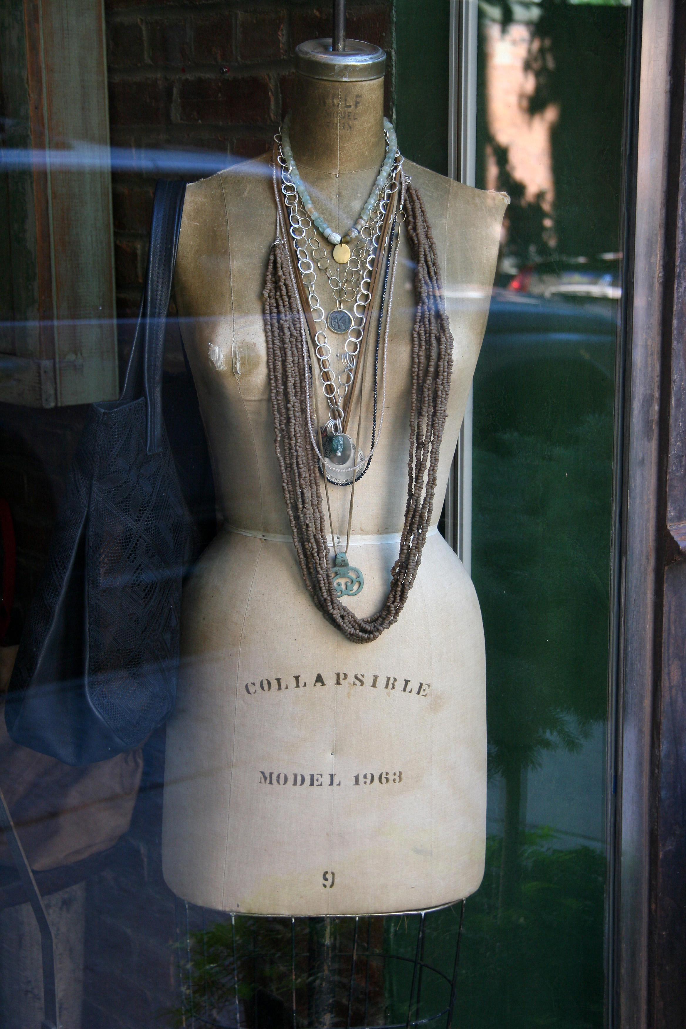 Accessory Window with Collapsible Model