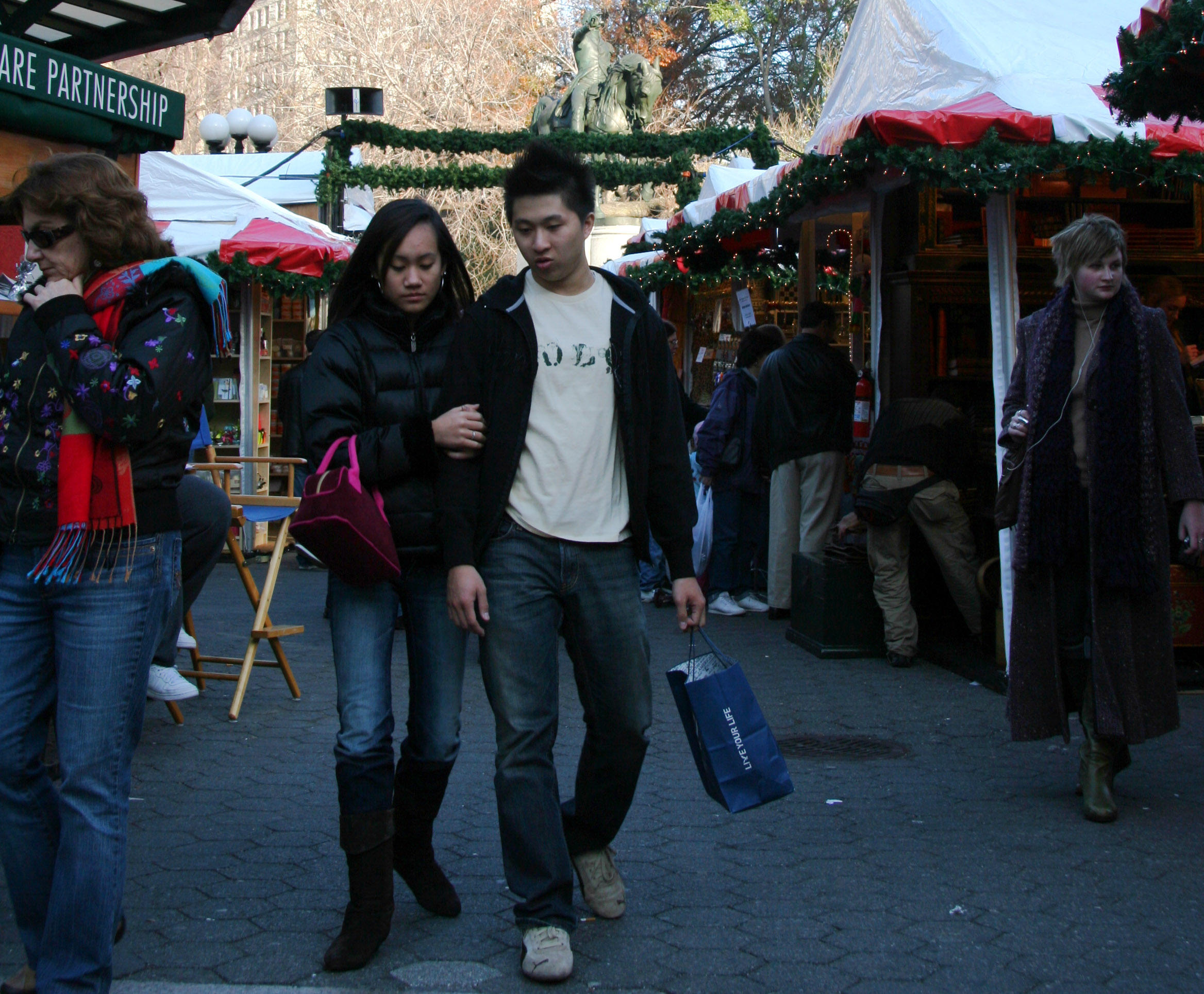 Thanksgiving Weekend Holiday Shopping