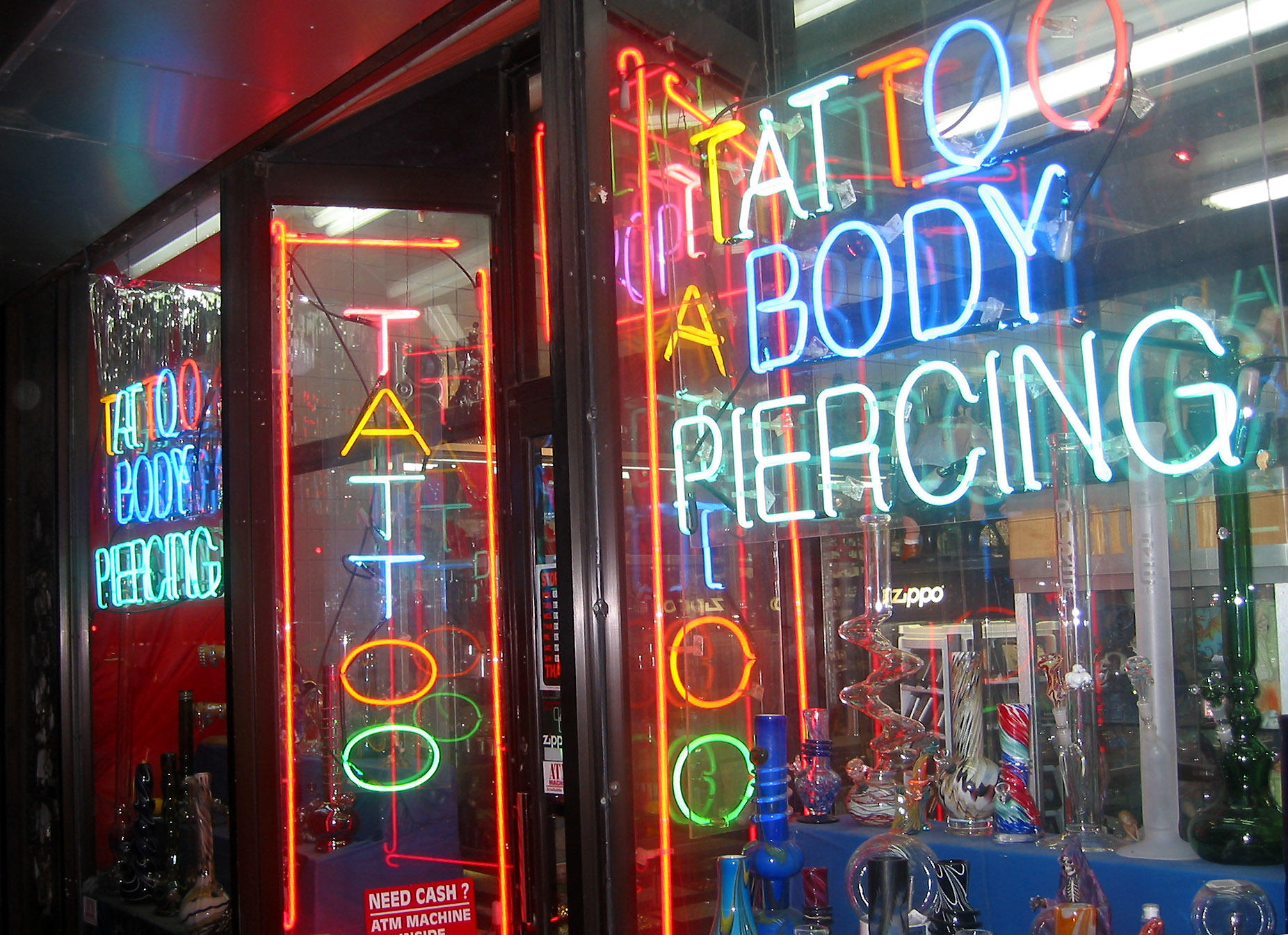 Tatto, Body Piercing & Porn Shop