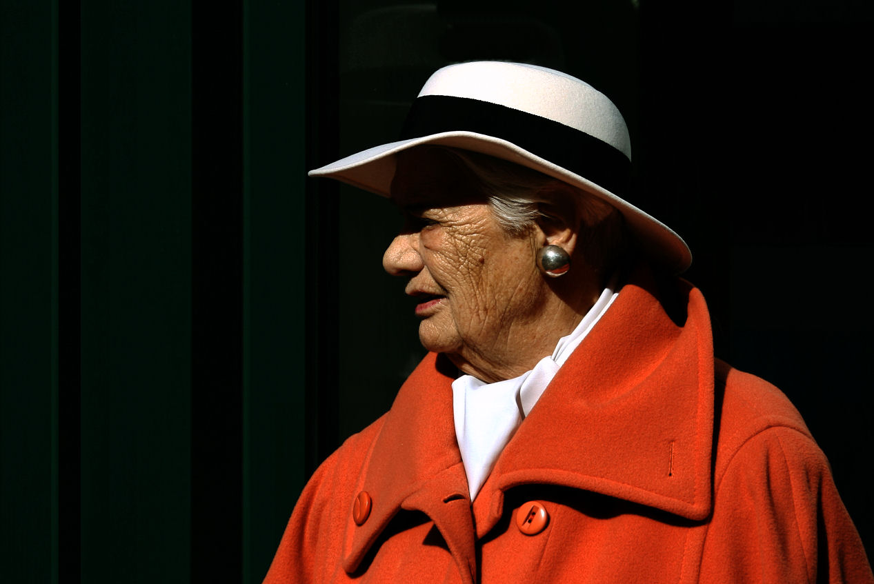 <b>hat and folds</b>