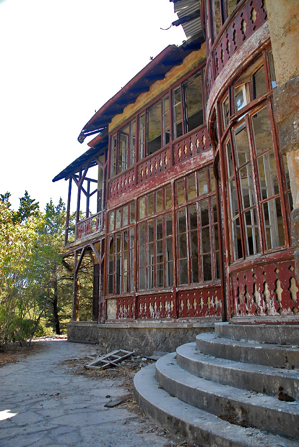 Mussolinis villa outside view
