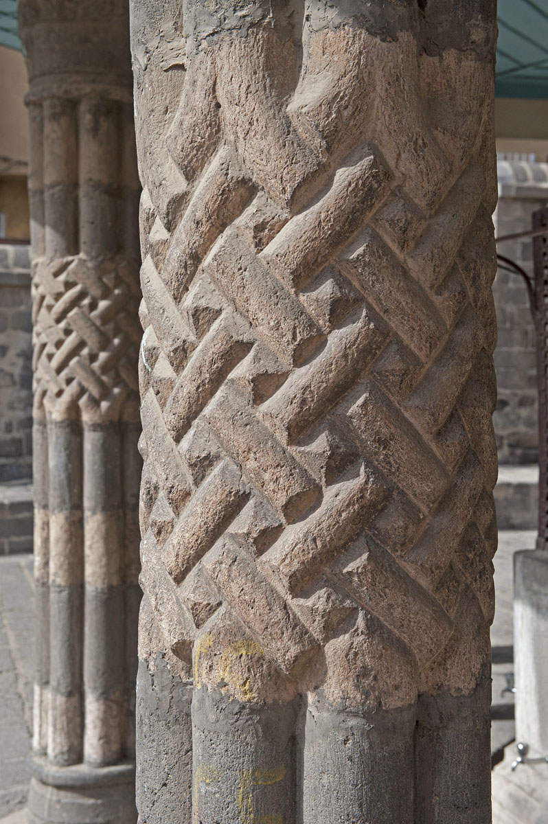 Diyarbakir Behram Pasha Mosque June 2010 7788.jpg