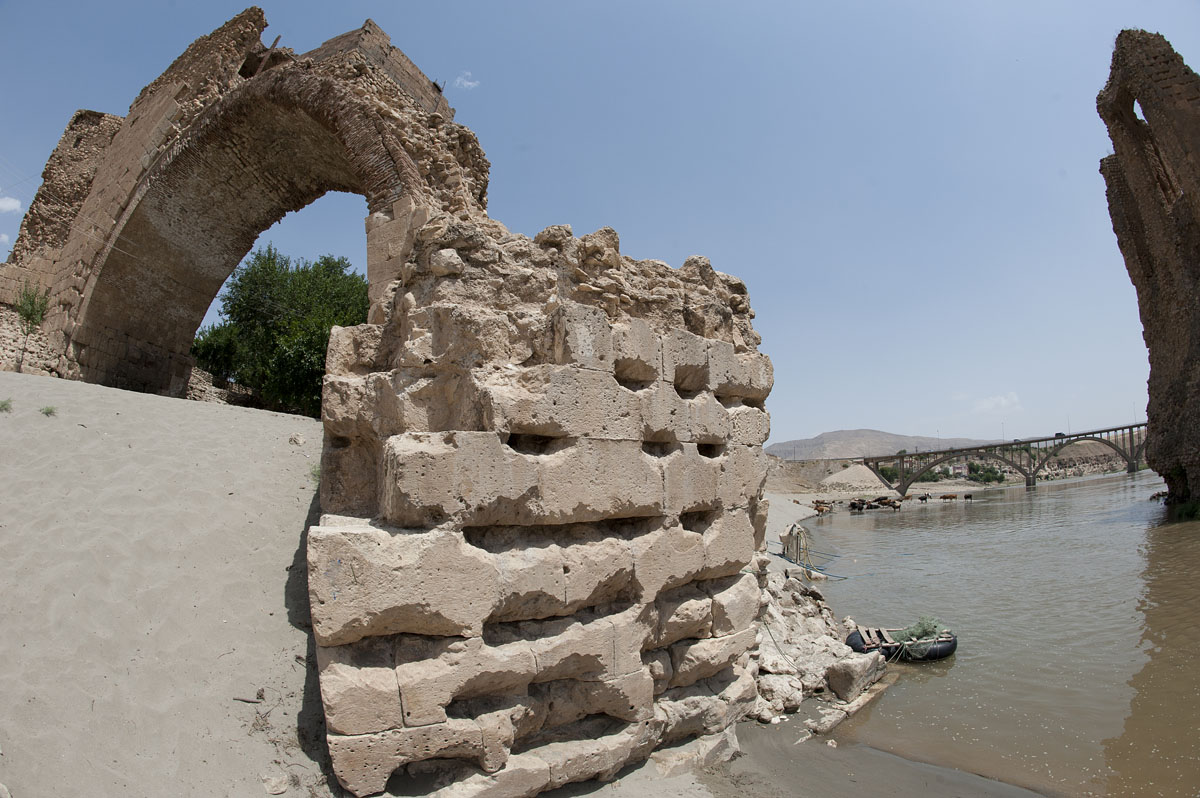 Hasankeyf June 2010 8252.jpg