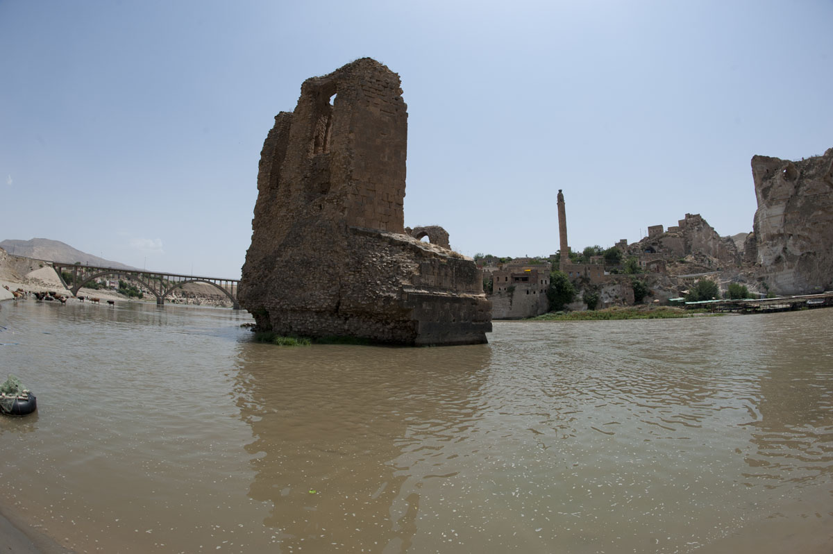 Hasankeyf June 2010 8254.jpg