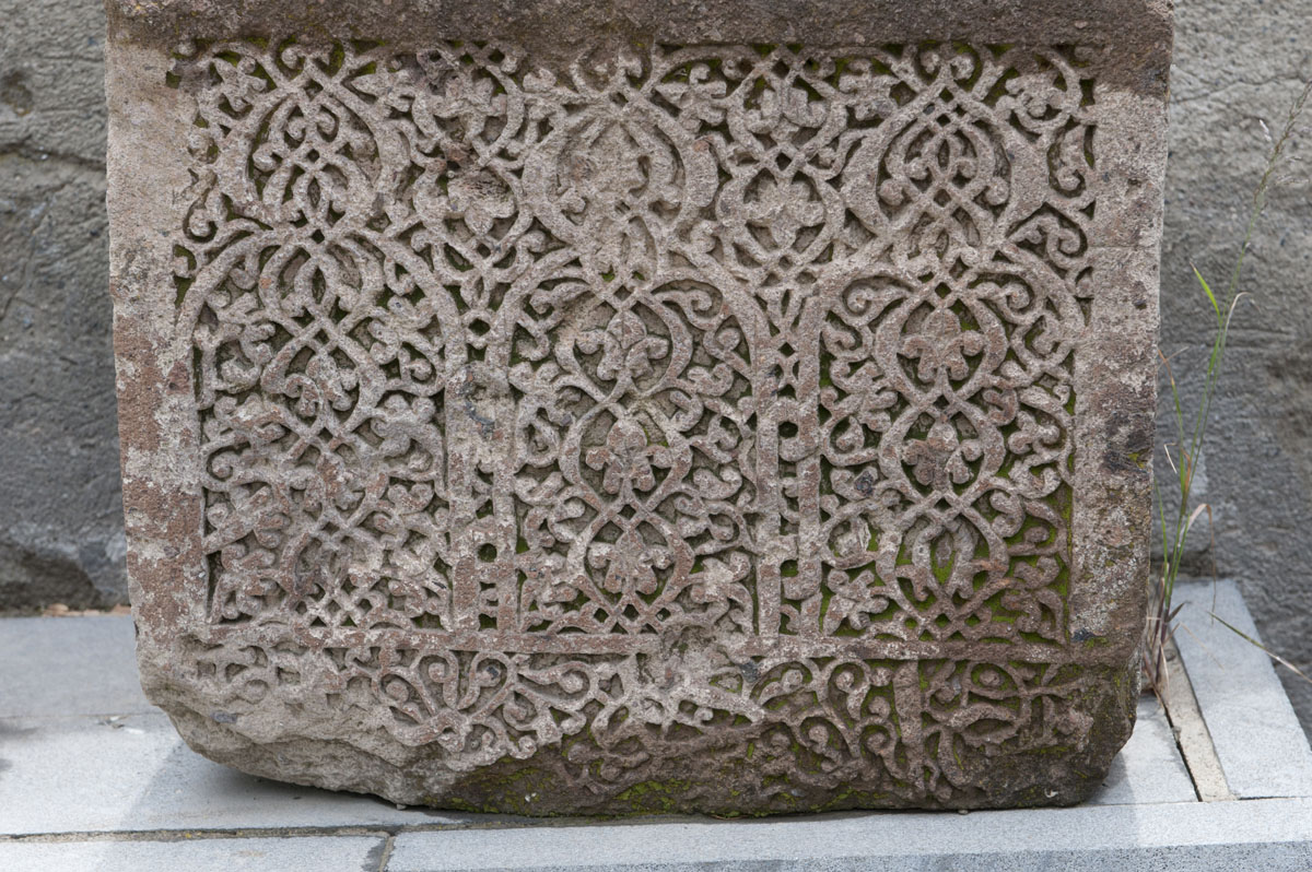 Ahlat June 2010 8594.jpg