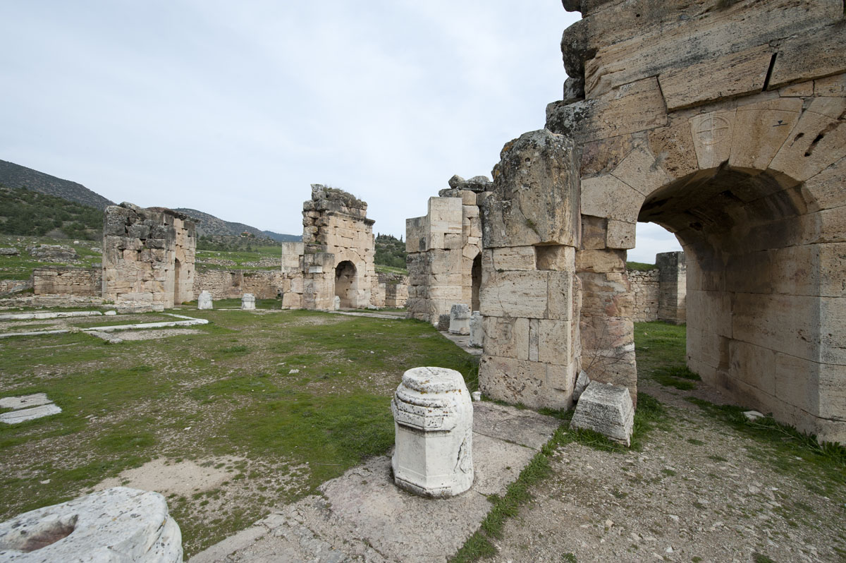 Hierapolis March 2011 4964.jpg