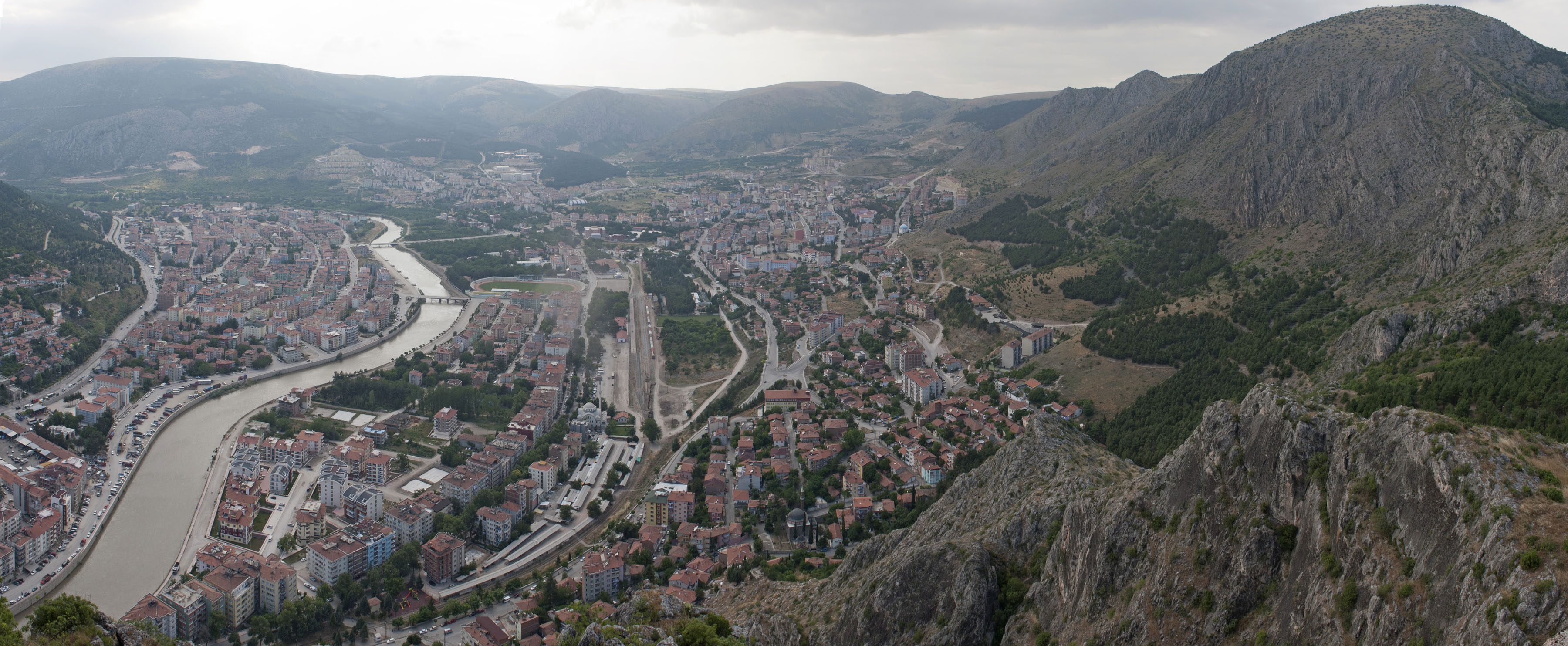 Amasya from castle Panorama 2.jpg