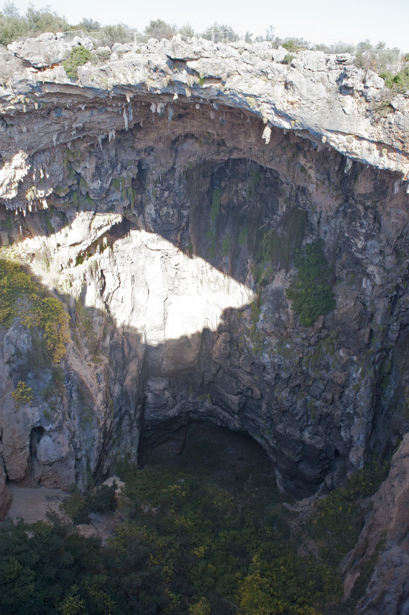 Heaven and hell and cave December 2011 1437.jpg