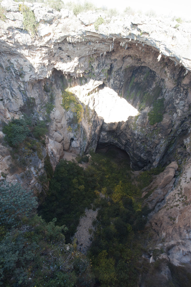 Heaven and hell and cave December 2011 1439.jpg