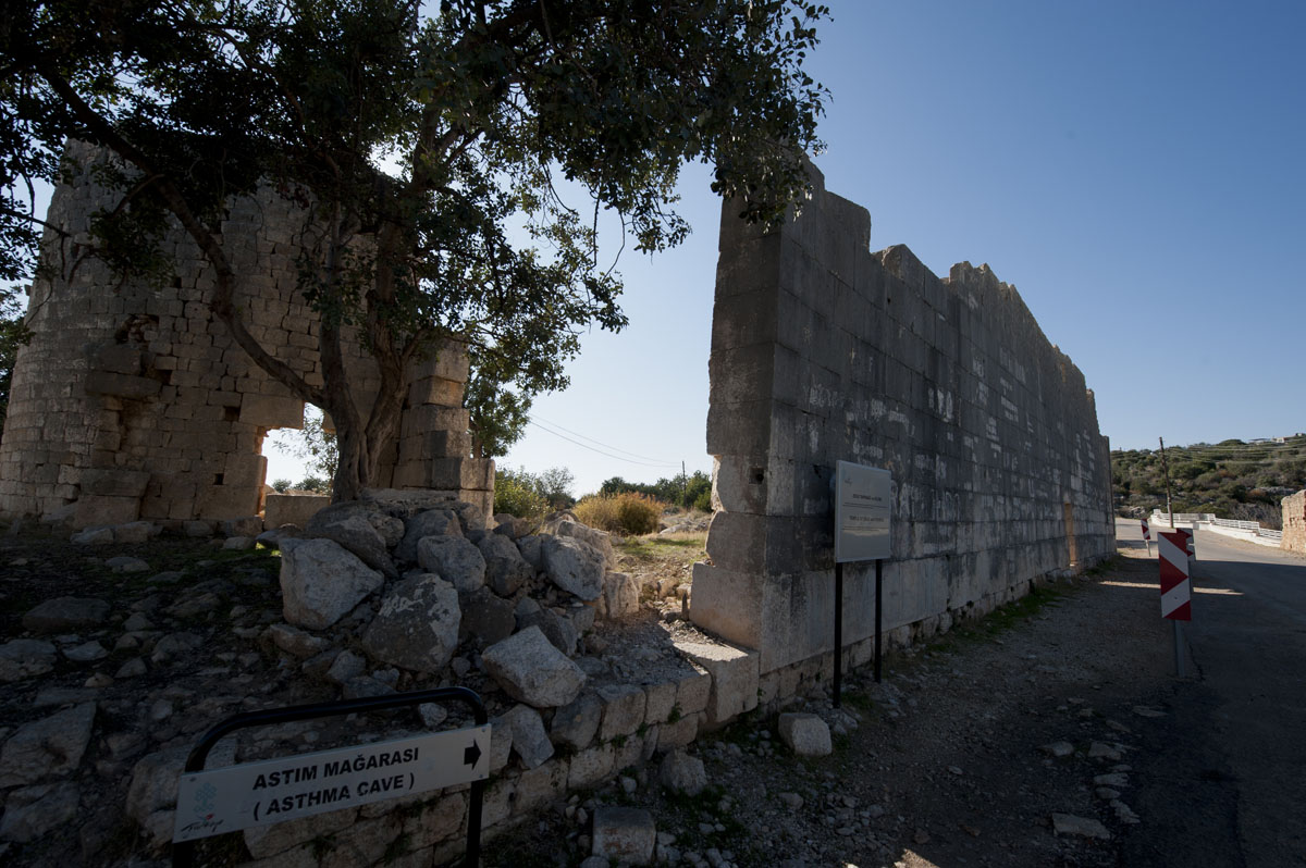 Heaven and hell and cave December 2011 1496.jpg