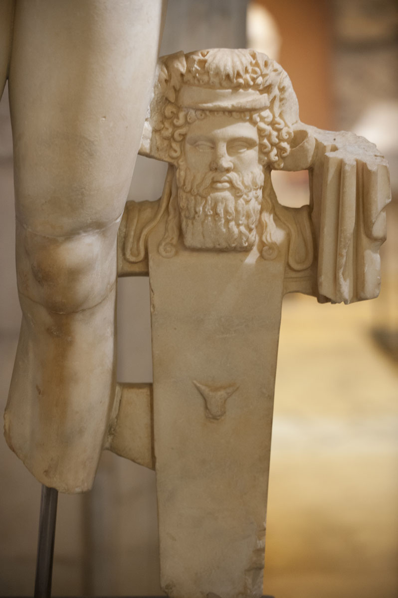 Side museum march 2012 4127.jpg