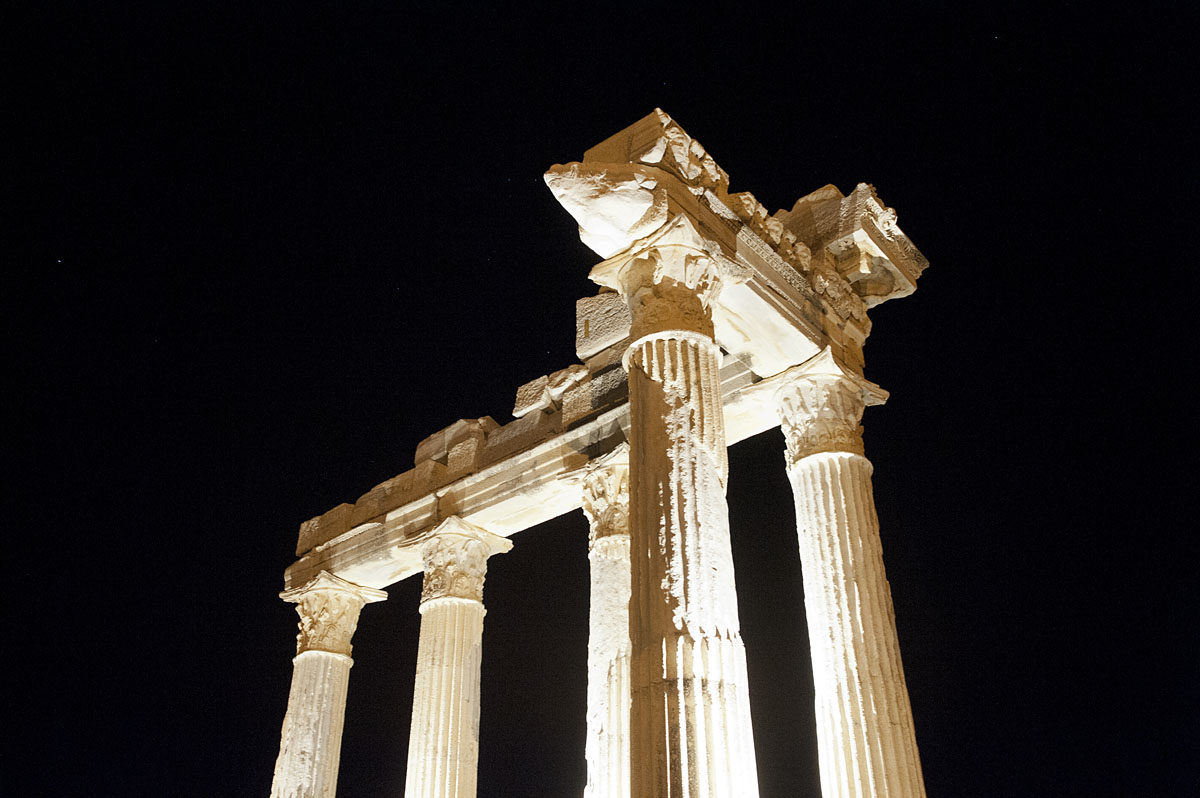 Side march 2012 4549.jpg