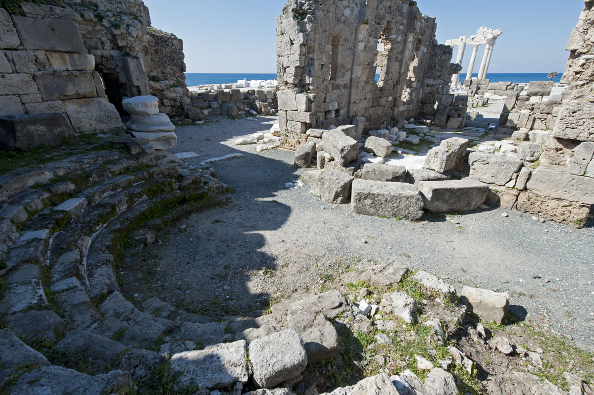 Side march 2012 4323.jpg
