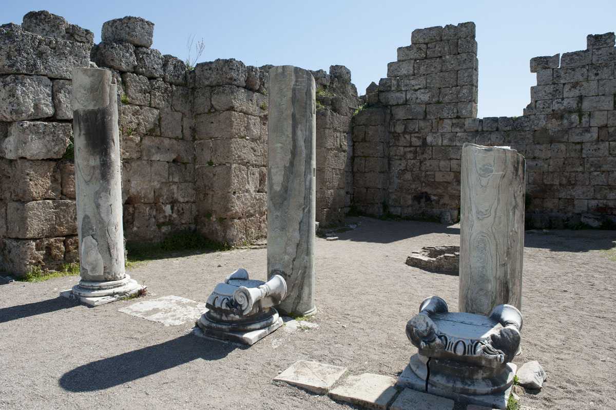 Perge march 2012 3864.jpg