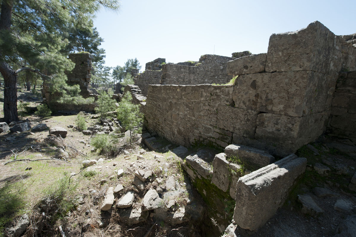 Lyrbe back of east side of agora4435.jpg