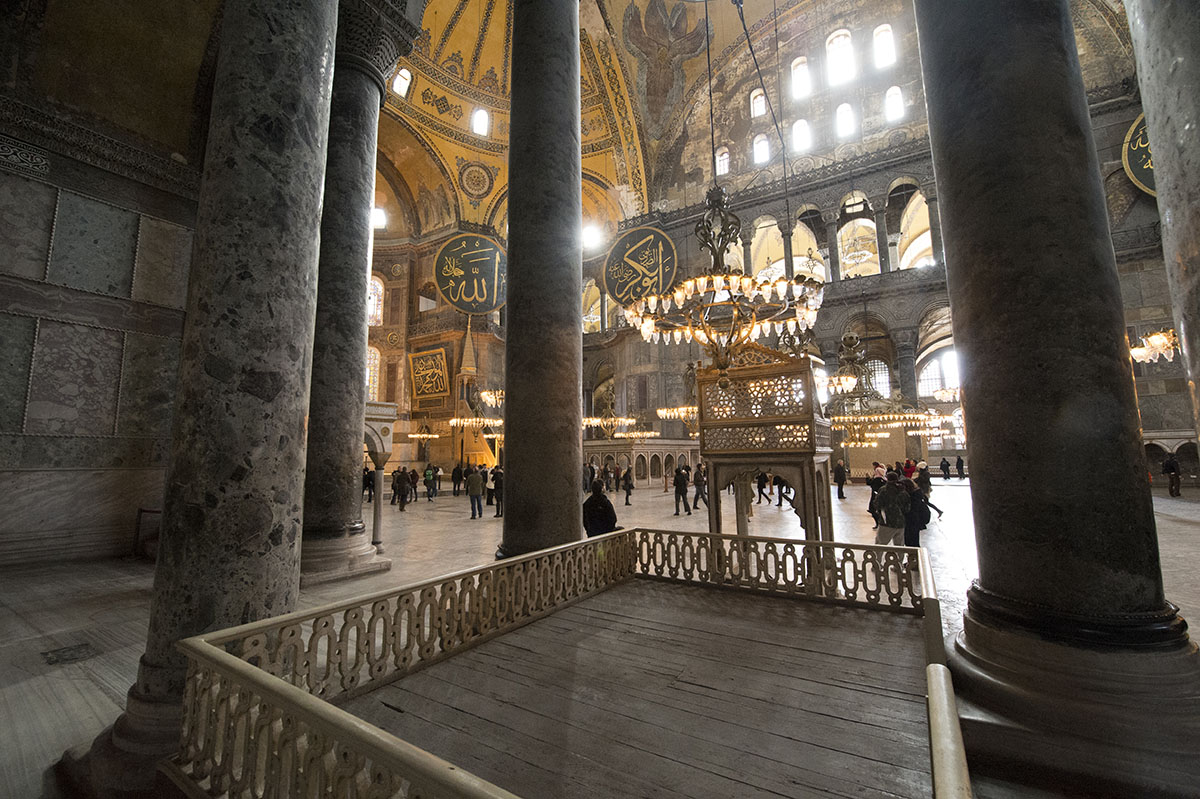 Istanbul Haghia Sophia december 2012 5984.jpg
