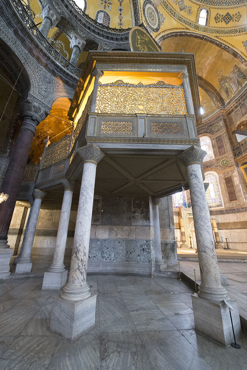 Istanbul Haghia Sophia december 2012 5995.jpg