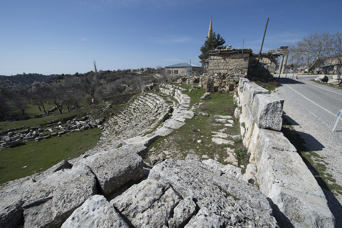 Uzuncaburc march 2013 9322.jpg