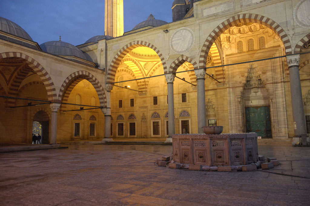 Edirne Selimiye Mosque dec 2006 2409.jpg