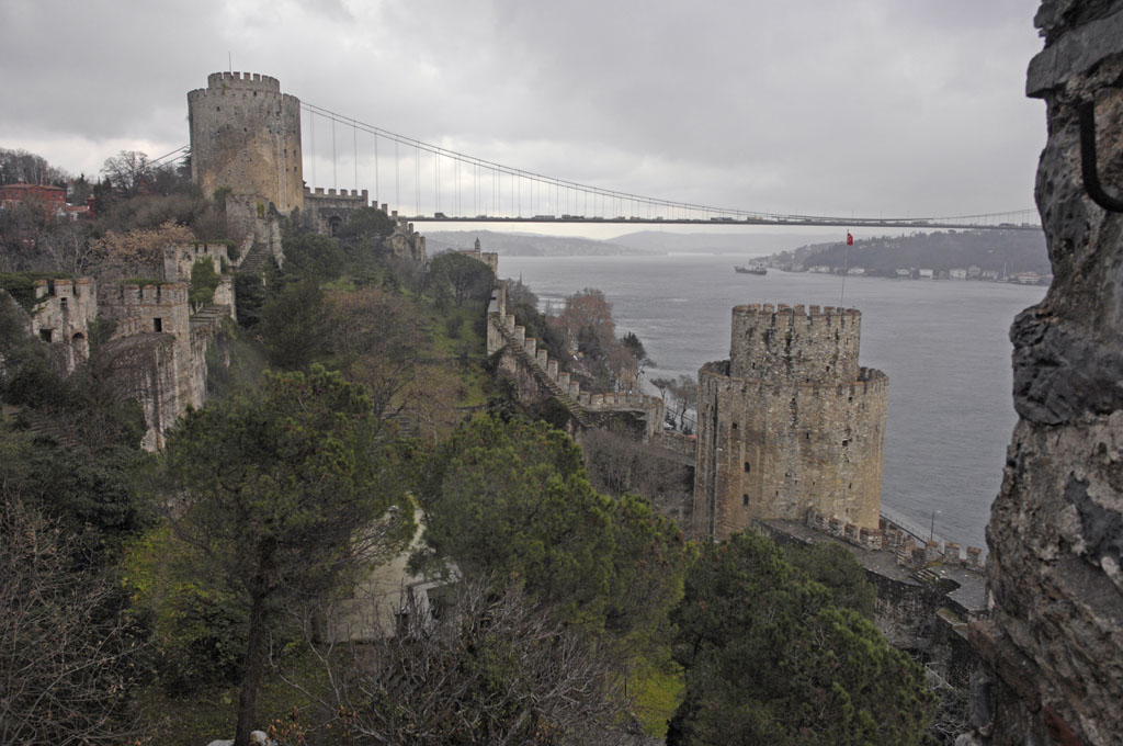 Istanbul Rumeli Hisari dec 2006 3666.jpg