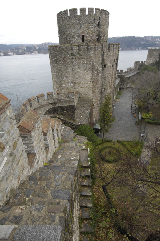 Istanbul Rumeli Hisari dec 2006 3771.jpg