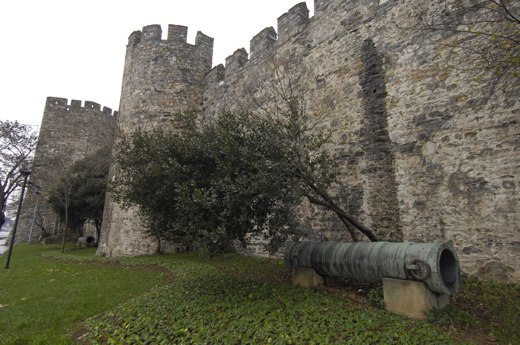 Istanbul Rumeli Hisari dec 2006 3785.jpg