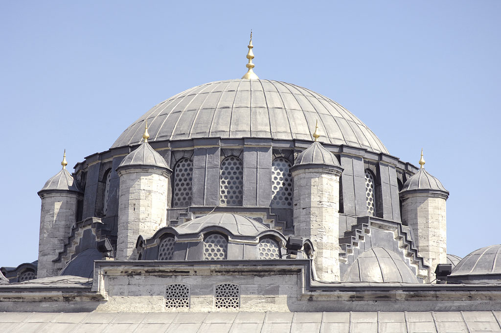 Istanbul Azapkapi Mosque 062007 6929.jpg